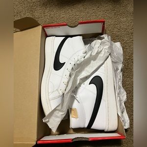 Mens Nike Shoes, 9.5, Nike Court Royale 2 Mid